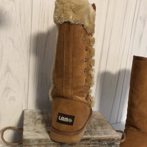 Woman’s size 7 lamo boots - Picture 2 of 7